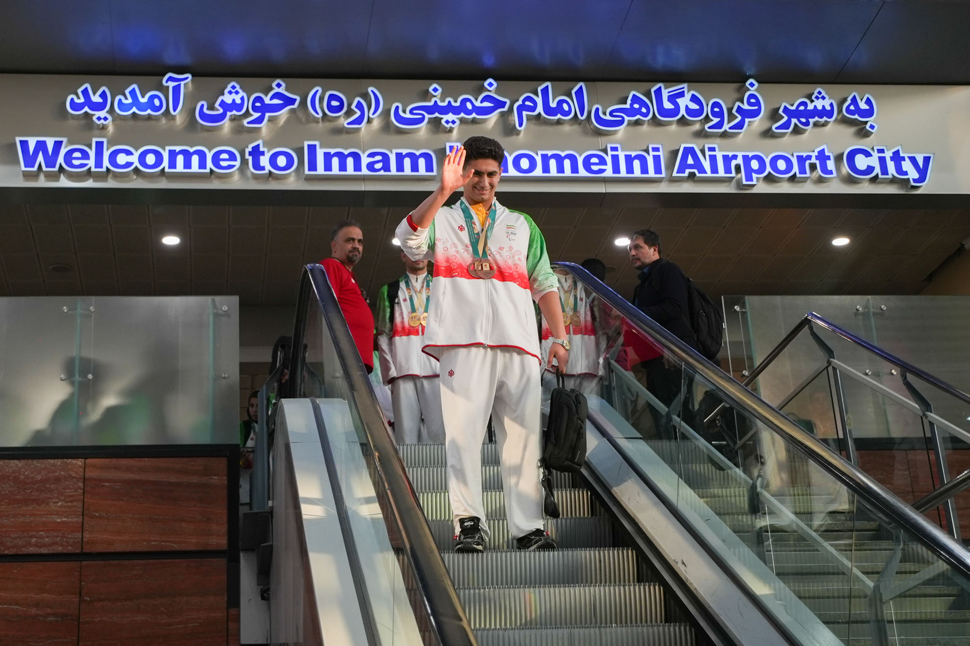 گزارش تصویری، بخش دوم | بازگشت کاروان «فرزندان ایران، سفیران پیروزی» از بازی‌های...